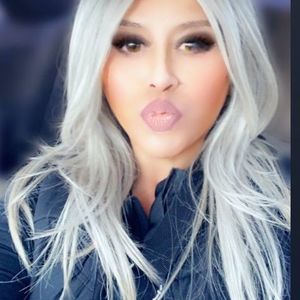 Meet your Posher, Yolanda